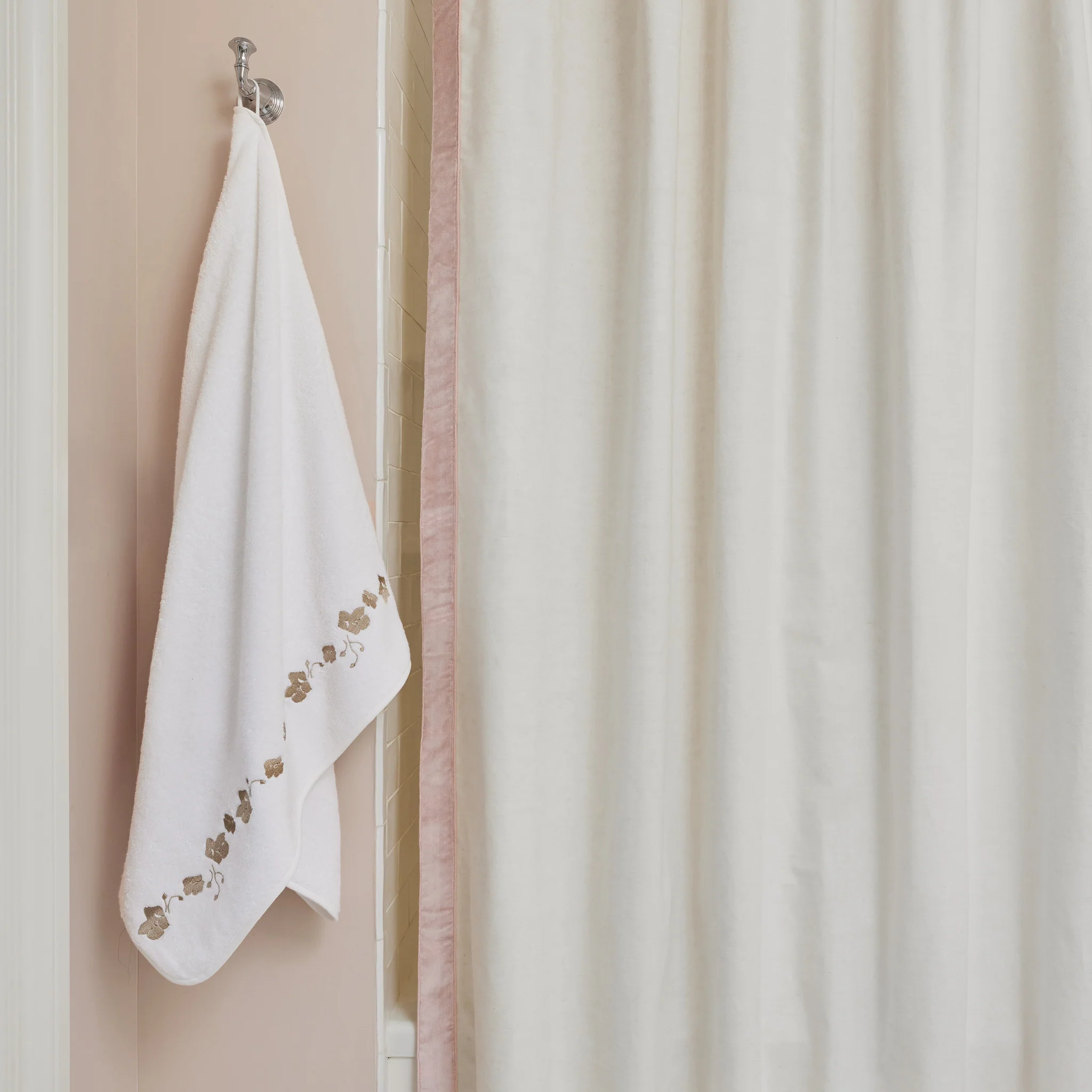 Rose Velvet - Image 3